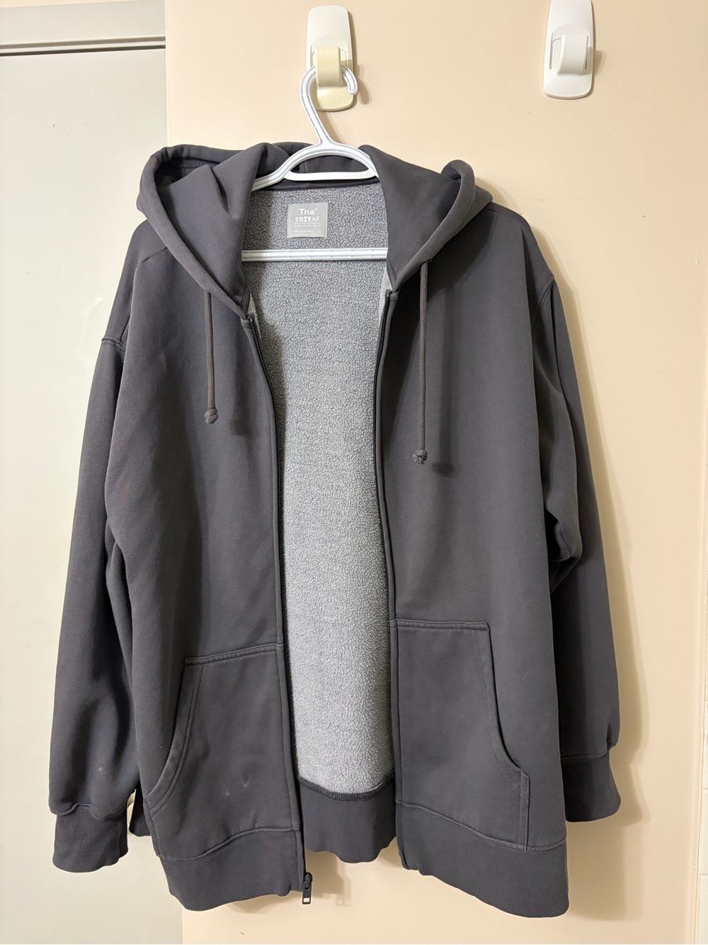 Aritzia Tna Cozy Fleece-Lined Black Zip Hoodie